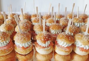 Burger saumon et crème ails & fines herbes Pâtisserie Nanette