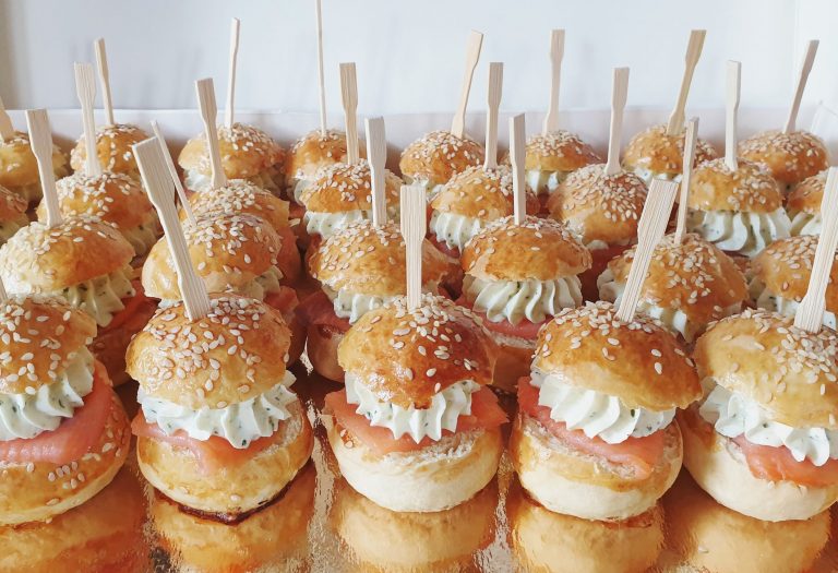 Burger saumon et crème ails & fines herbes Pâtisserie Nanette